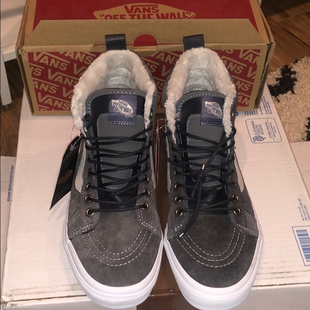 Women’s size 10! Men’s size 8.5!